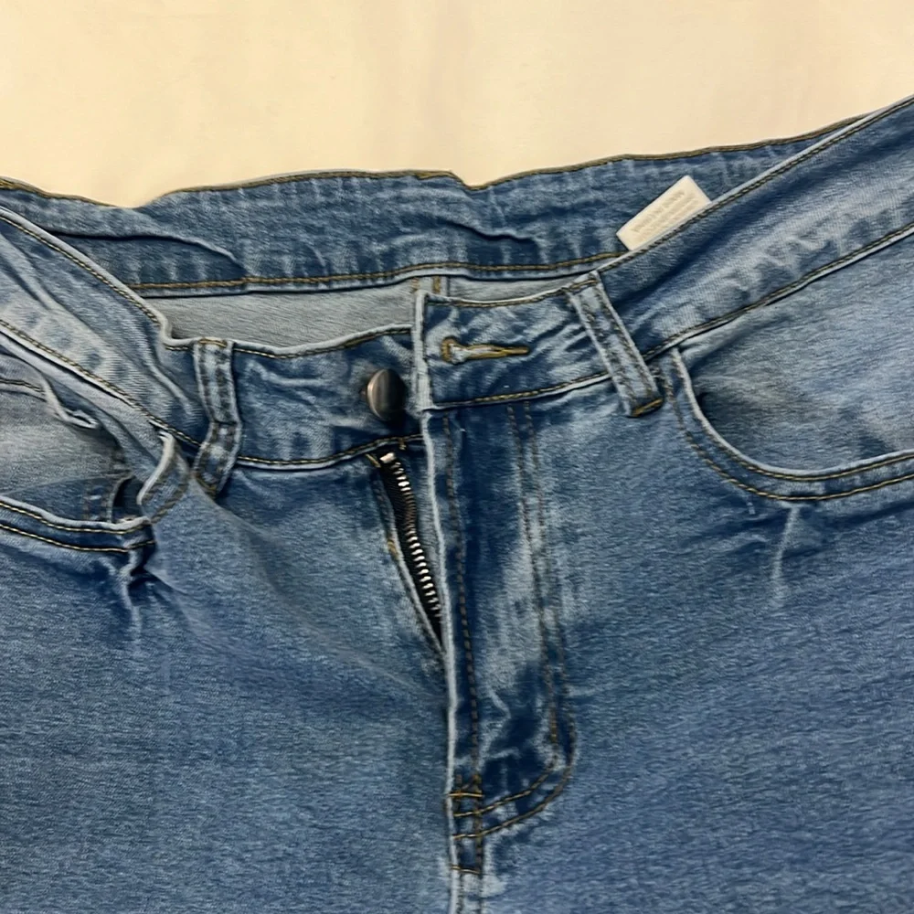 NWOT Barrel Cut Jeans